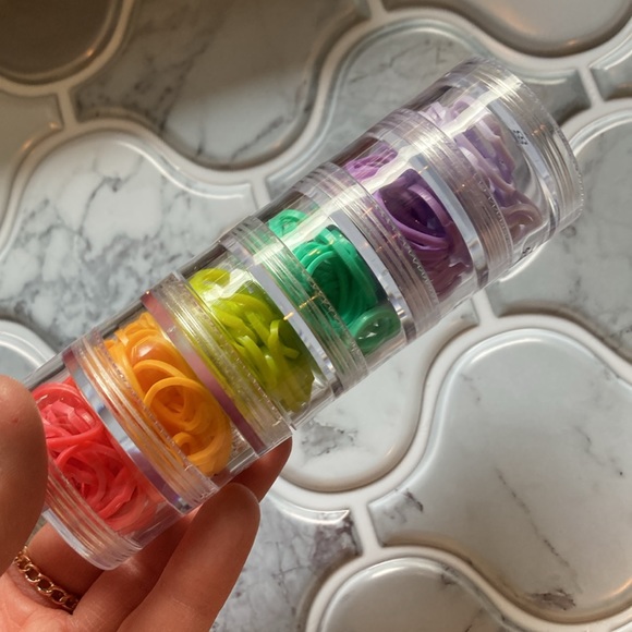 Friends TV Show Central Perk 3 Pack Flavored Lip Balms & 200 Pcs Polybands Set - Picture 8 of 10